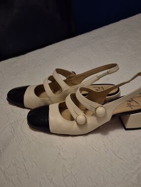 Festa- Elegant Two-Tone Leathee Slingback Pumps - Ivory and Black SIZE 36.5